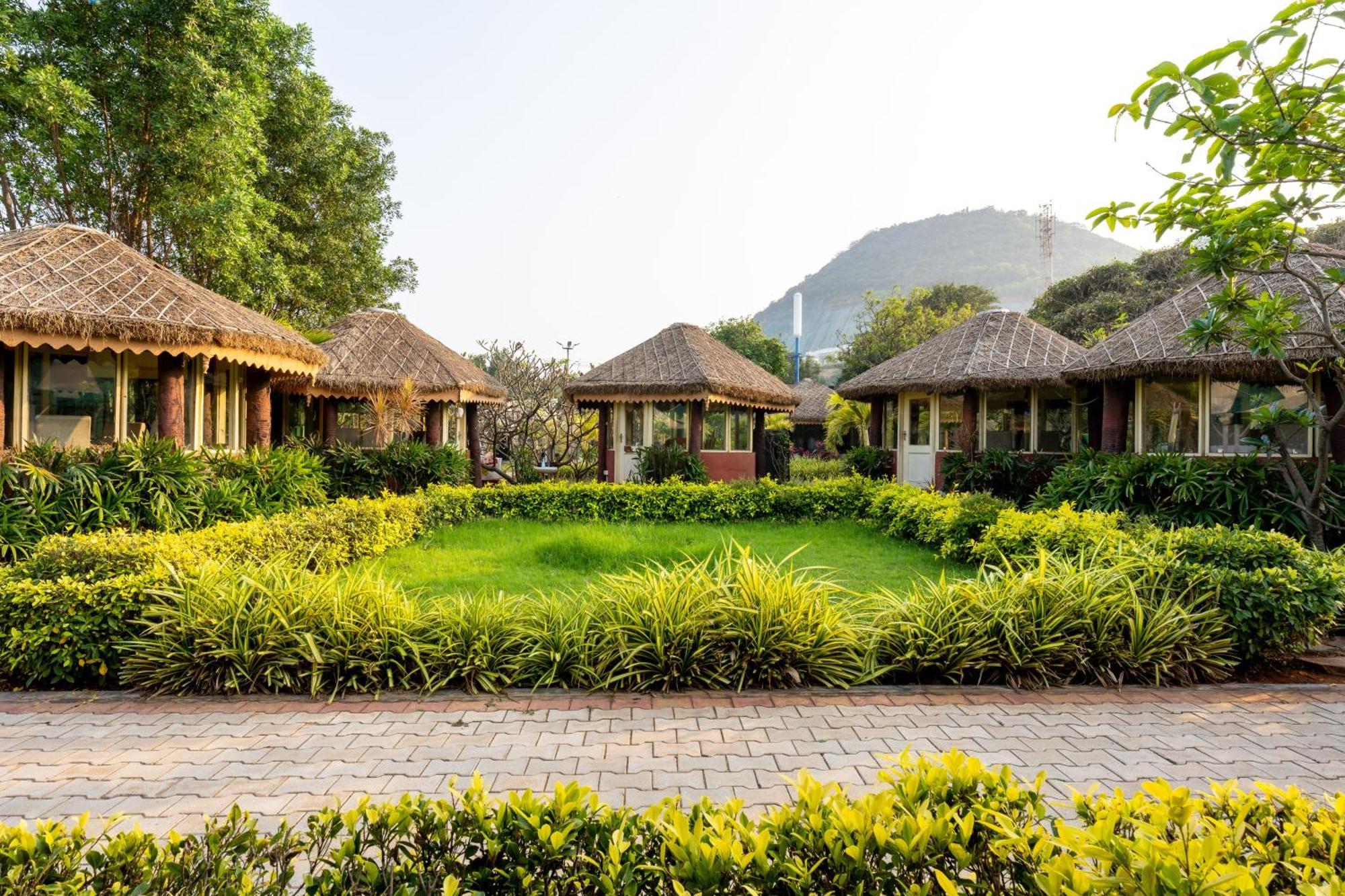 ויסאקפאטנם Shore Front Resort מראה חיצוני תמונה
