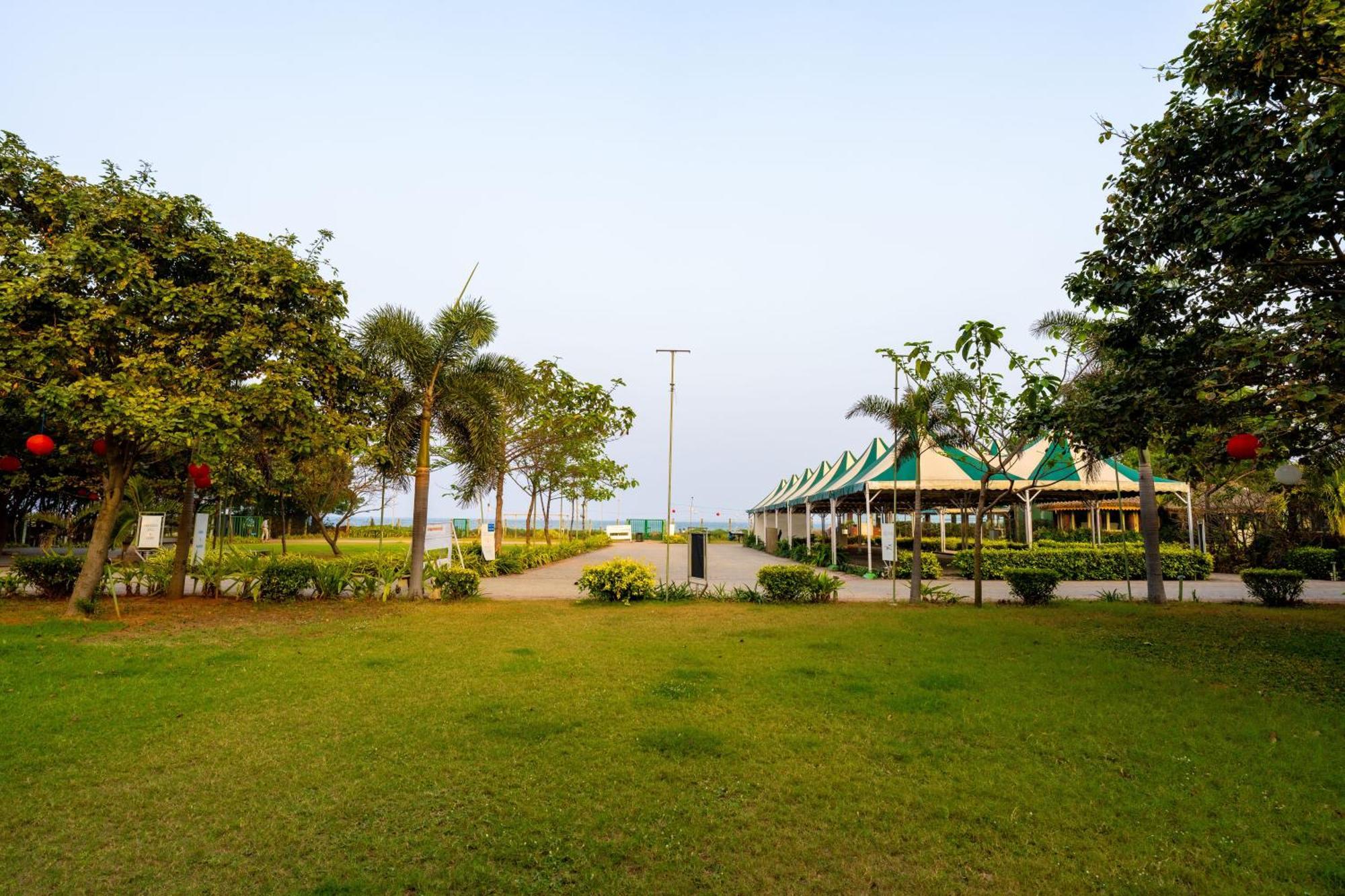 ויסאקפאטנם Shore Front Resort מראה חיצוני תמונה