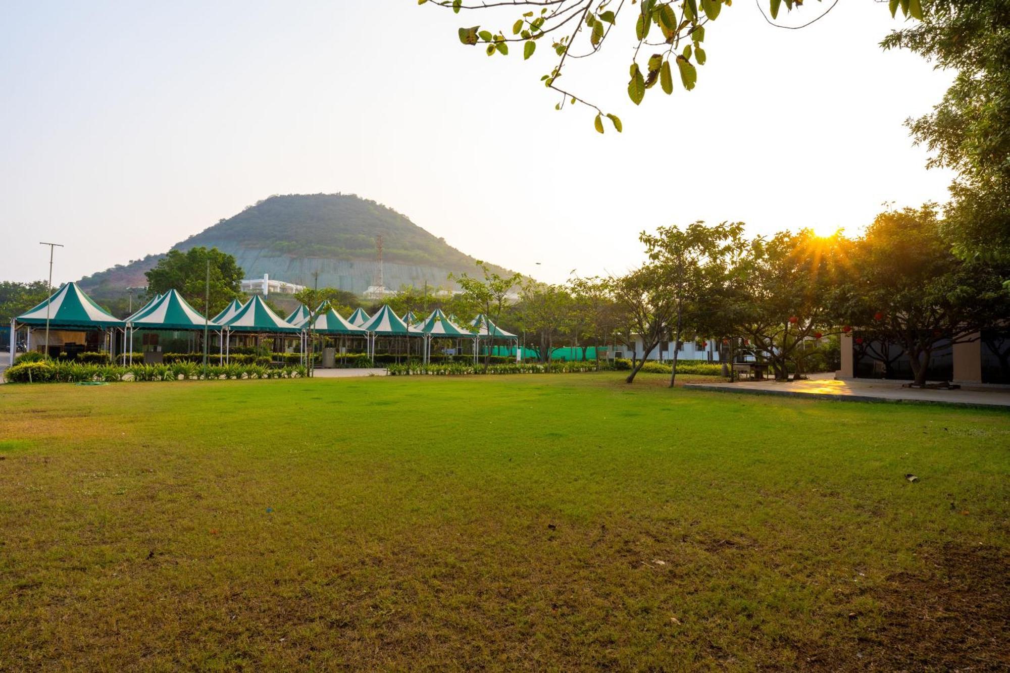 ויסאקפאטנם Shore Front Resort מראה חיצוני תמונה