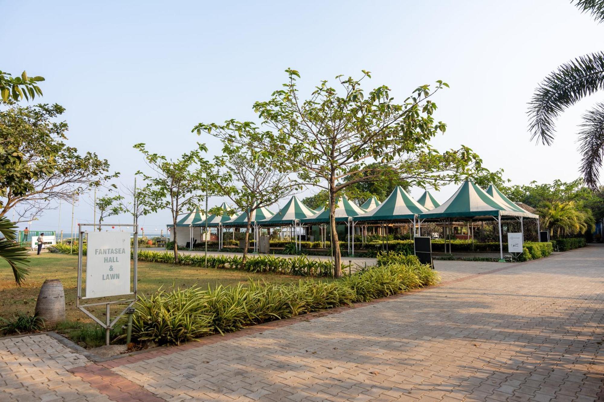 ויסאקפאטנם Shore Front Resort מראה חיצוני תמונה
