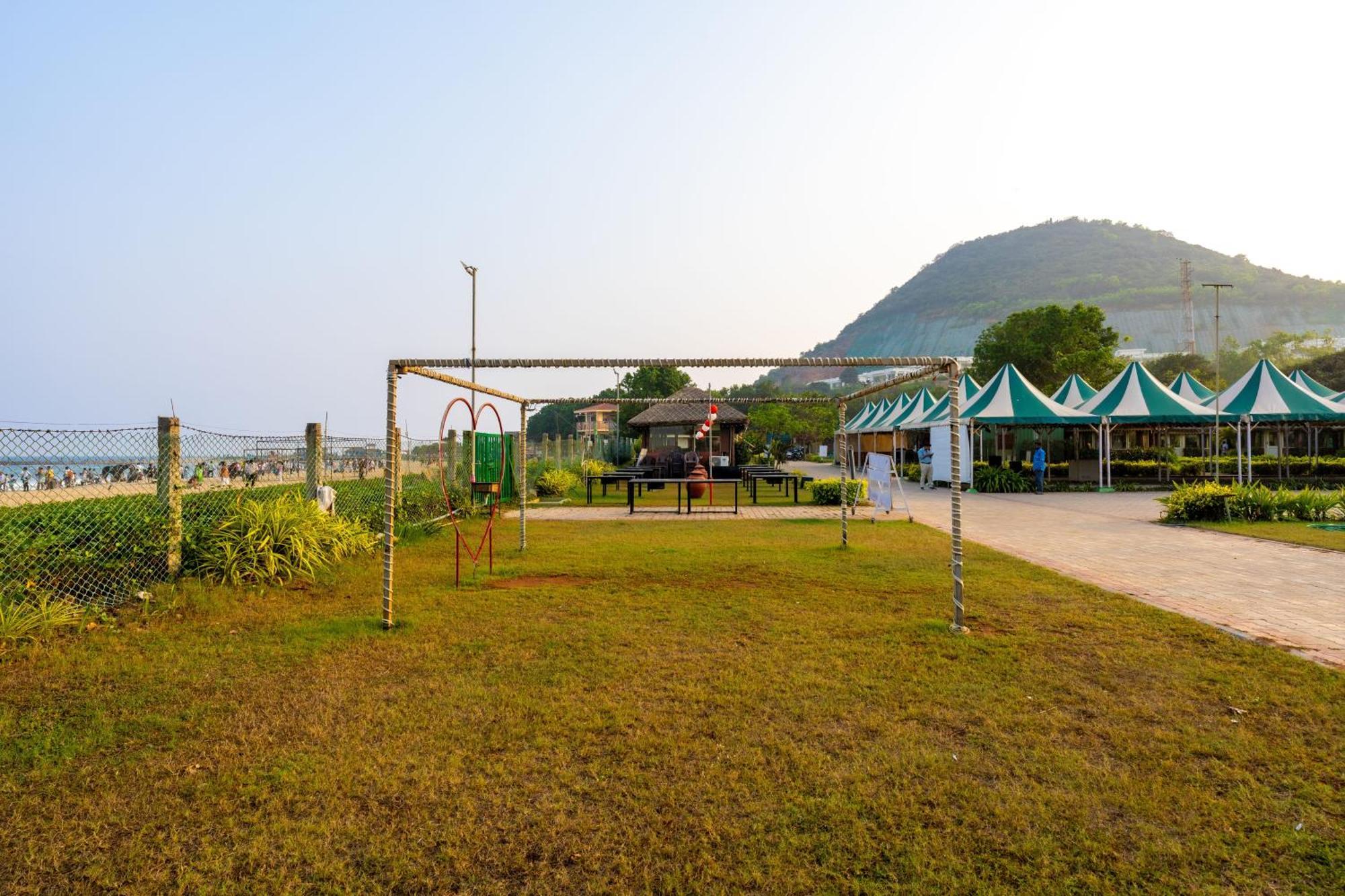 ויסאקפאטנם Shore Front Resort מראה חיצוני תמונה