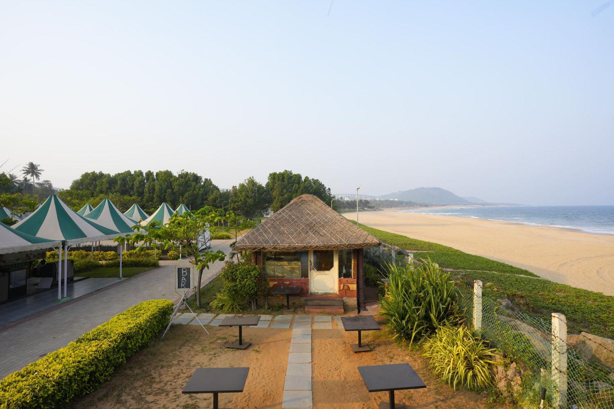 ויסאקפאטנם Shore Front Resort מראה חיצוני תמונה