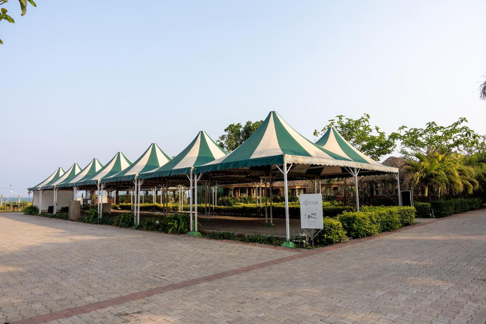 ויסאקפאטנם Shore Front Resort מראה חיצוני תמונה